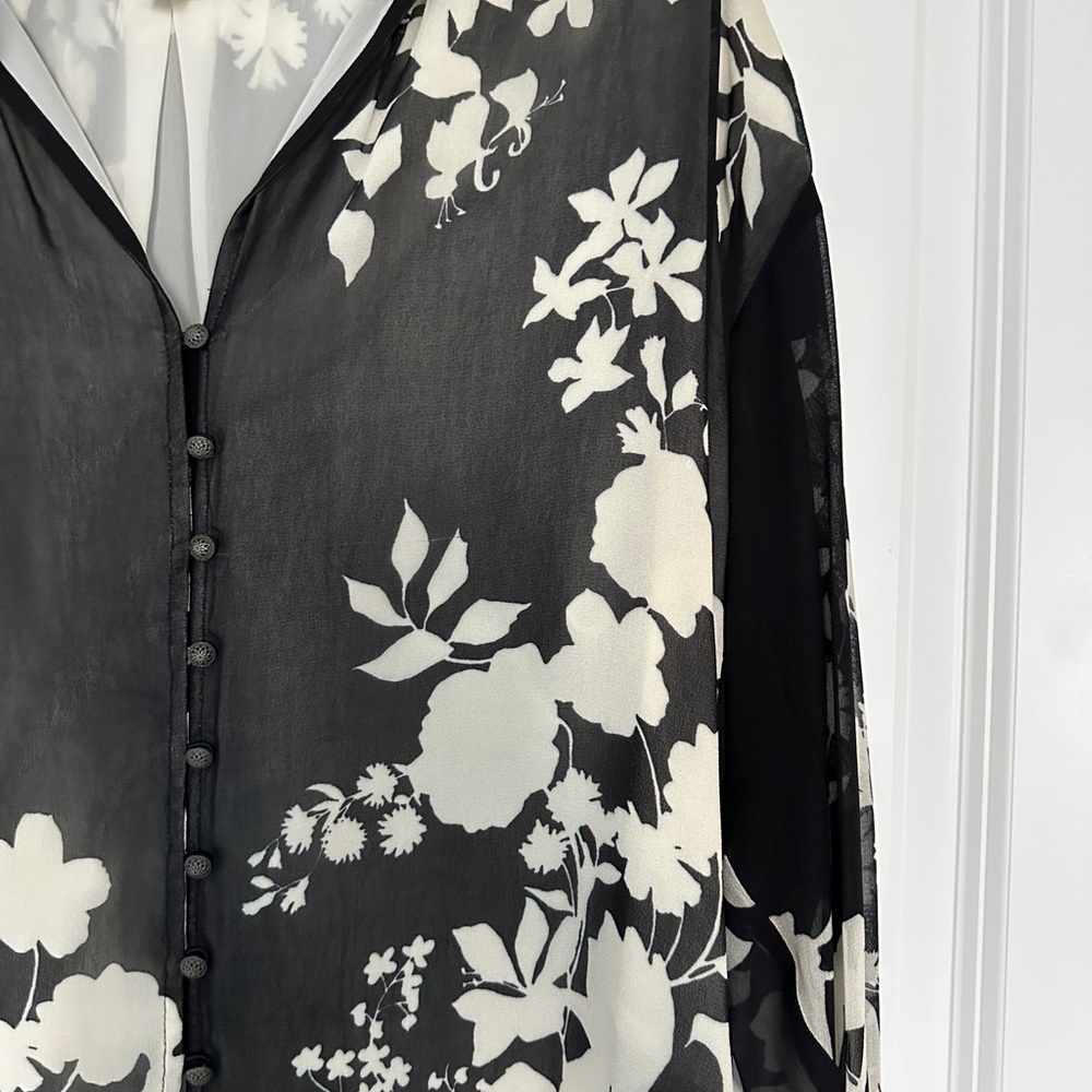 Anthropologie Pilcro Black and White Floral Blouse - Picture 4 of 7